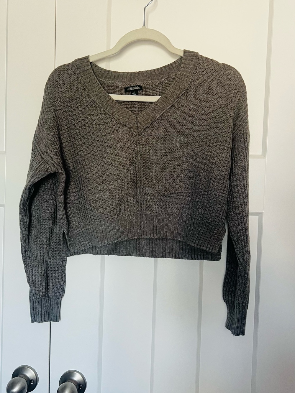 V-neck Cropped Knit Sweater - Gray